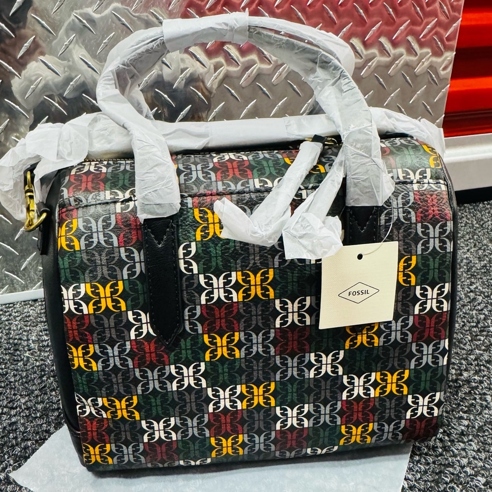 Fossil brand bag with very nice colors, very good size